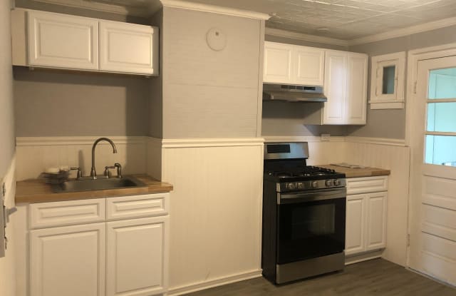 33 Hudson Avenue - 2 photos photos