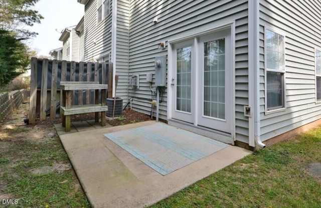 1326 Holly Grove Way Gallery 2