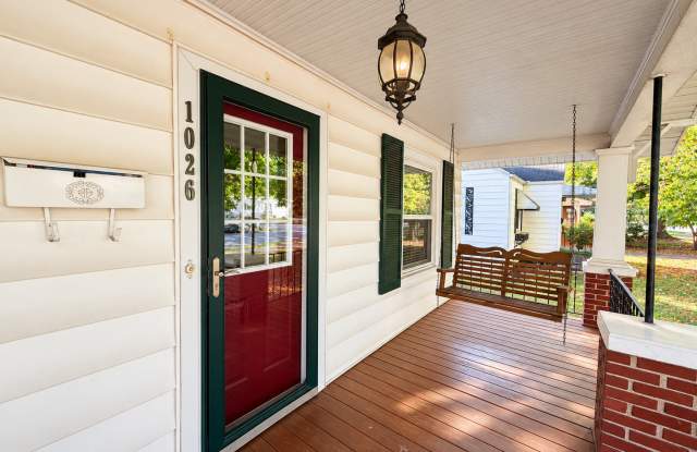 Charming 2 Bedroom Home Available! Gallery 3