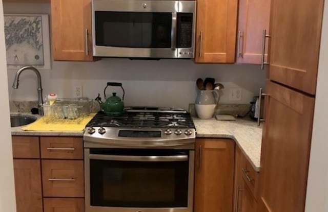 Studio Available September 1st!! - Furnished/Unfurnished - Great Portland Location! Gallery 4