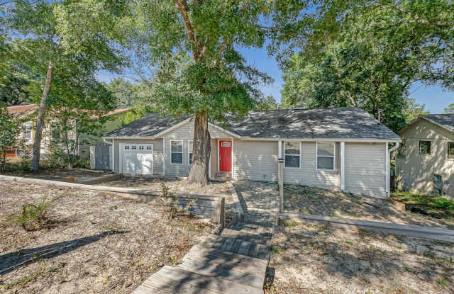 Charming 4-Bedroom, 3-Bath Home in the Heart of Niceville! Gallery 1
