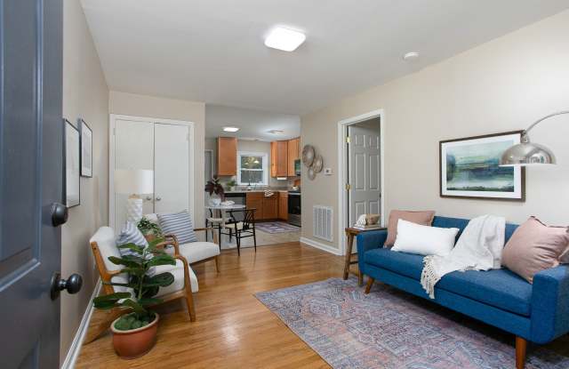 Spacious 1 Bedroom Duplex close to UNC Campus - Updated, Pet Friendly, Private Wooded Lot! - 433 Northside Drive, Orange County, NC 27516 Spacious 1 Bedroom Duplex close to UNC Campus - Updated, Pet Friendly, Private Wooded Lot! - 433 Northside Drive, Orange County, NC 27516