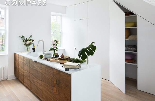 240 Saint Johns Place Gallery 2