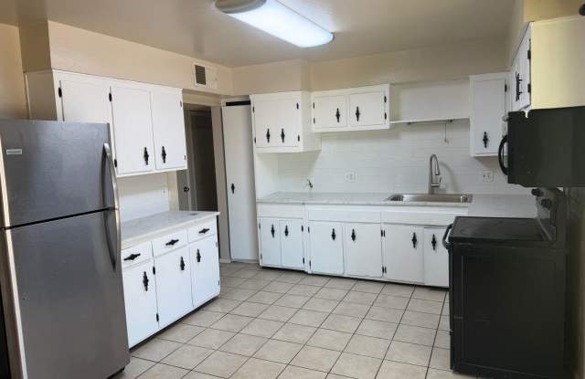 4 Bedroom 2 bath in Heart of Casa Grande Gallery 1