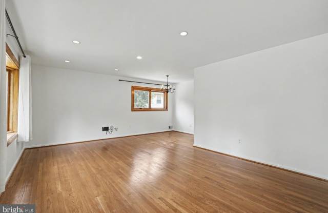 604 YEONAS Drive SW Gallery 3