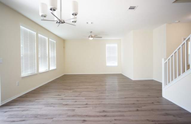 4/2.5 House in South Austin Gallery 2