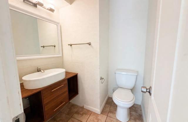 For Rent - 2 Bedroom 1.5 Bath, Private Yard - Move In Special Gallery 4