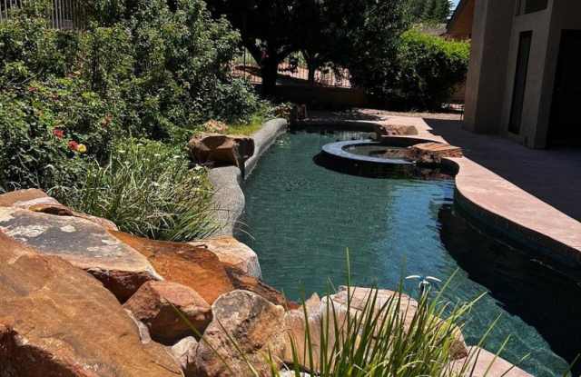 Gorgeous, modern, remodeled, unfurnished, with pool and spa Gallery 3