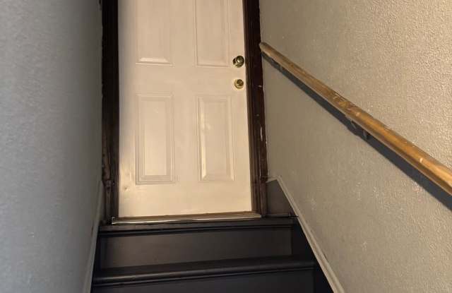 2 bedroom 1 bath second floor unit Gallery 4