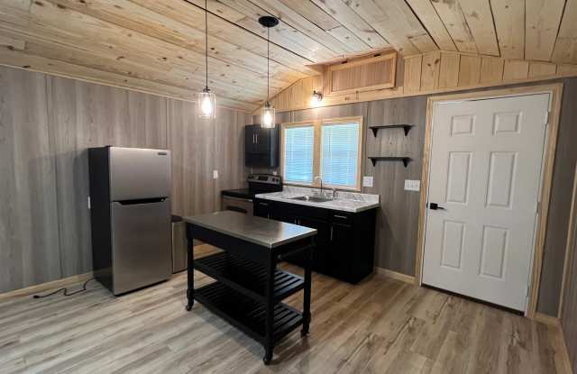 Country Tiny Home| Washer/Dryer + Lawn Care Included Gallery 3