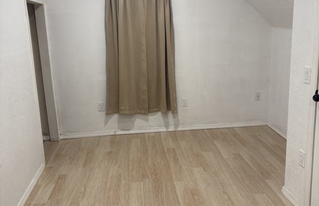 207 E 15th St Gallery 3
