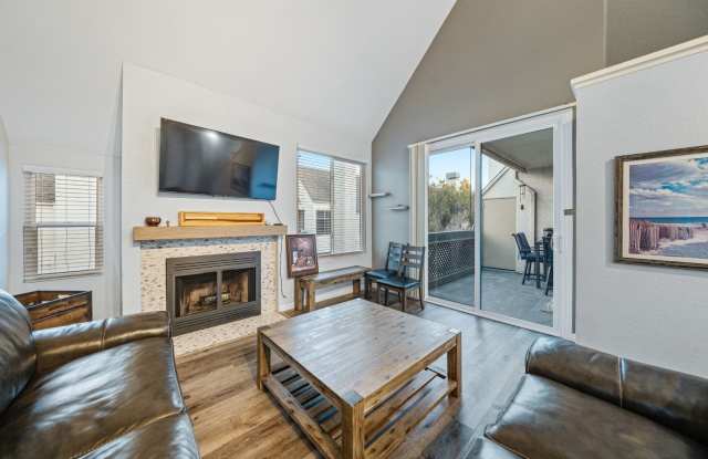 Mission Valley Beautiful Townhome Fully Furnished with A/C, Laundry + Parking photos photos