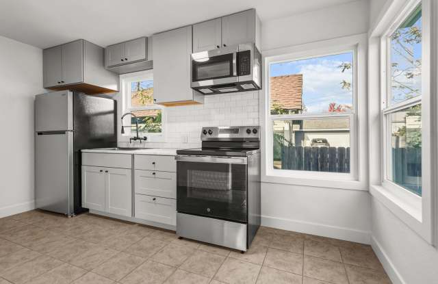 NEWLY RENOVATED 1 BED/1 BATH WITH FENCED BACKYARD photos photos