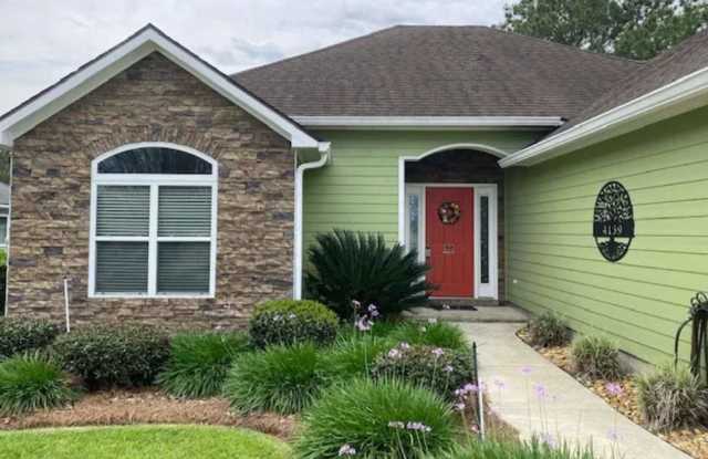 Stylish 3BR Home with Open Layout, Screened Porch  Fenced Yard - 4159 Ginger Trail, Lowndes County, GA 31602