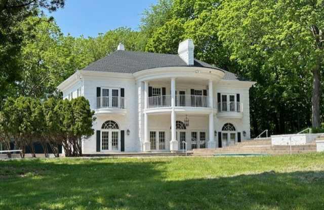 Private location overlooking Smiths Bay *2Bed*3bath photos photos