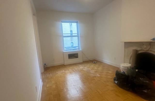 143 E 72nd St photos photos