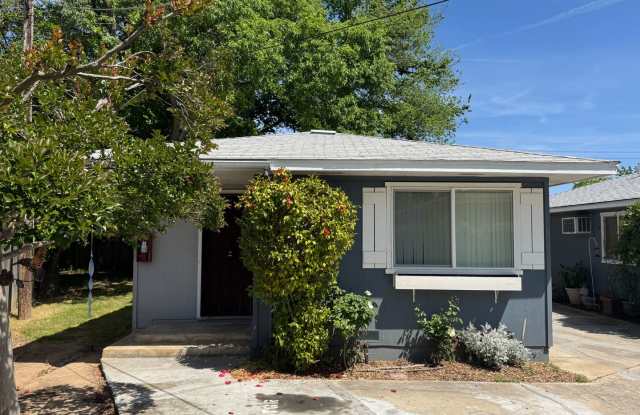 Clean 2 Bedroom, 1 Bathroom, 1050 sqft Cottage for Rent photos photos