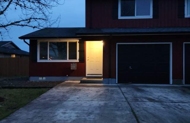 2bed 1.5 bath Duplex photos photos