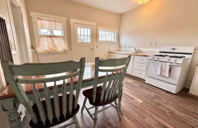 2402 Walnut St photos photos