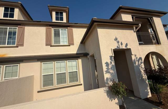 3 Bedroom Townhome for Rent in Valencia! photos photos