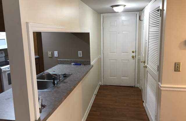 245 Hillsboro Pl Gallery 3