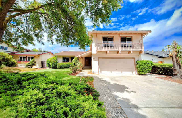 Spacious 4bd Tri-Level Home w/Central Heat, Laundry Room,  Attached Garage photos photos