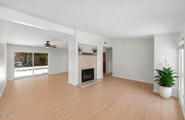 22901 Leadwell Street Gallery 2