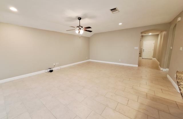 3304 De Torres Circle Gallery 2