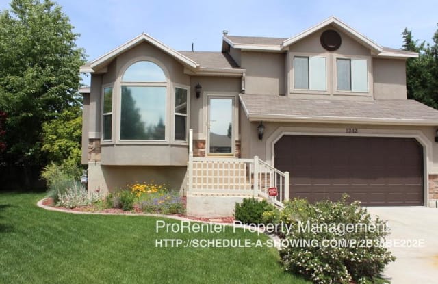 1242 W 1075 N - 1242 West 1075 North, Clinton, UT 84015