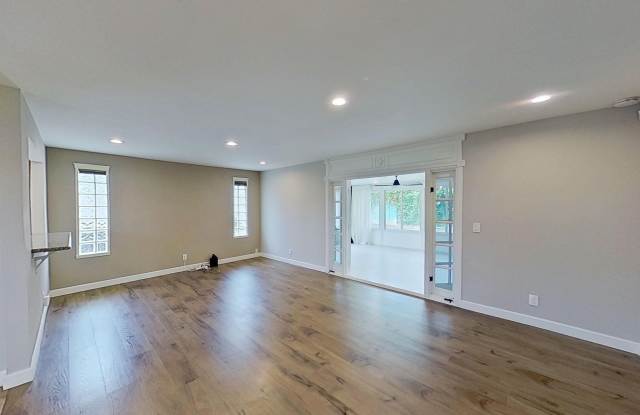 14321 Riviera Dr – Spacious 4 Bed 2 Bath + Bonus Room Home in Huntington Beach! Gallery 3