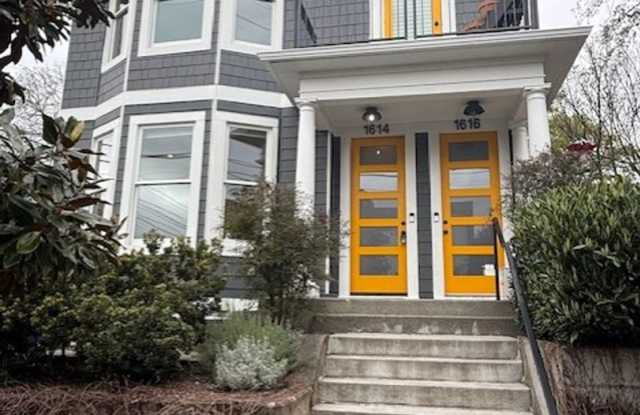 BRIGHT 2-BEDROOM TOWNHOME FOR RENT IN CHERRY HILL! photos photos