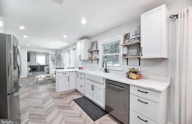 8812 CHURCHFIELD Lane Gallery 2
