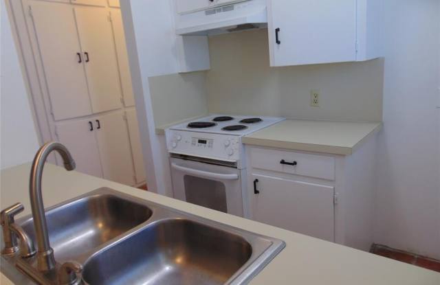 2308  Barton SKWY Gallery 3