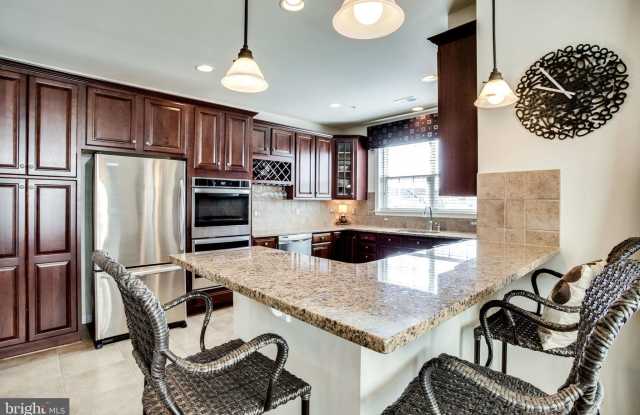 43597 MCDOWELL SQUARE Gallery 3