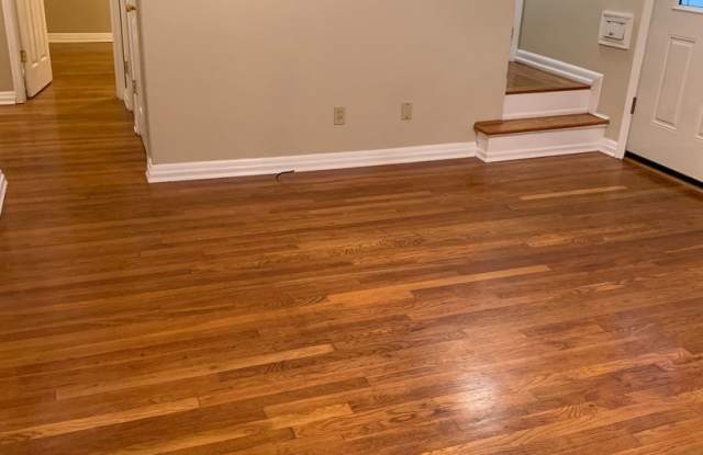 Large Four Bedroom Cape Cod on Quiet Street Gallery 4