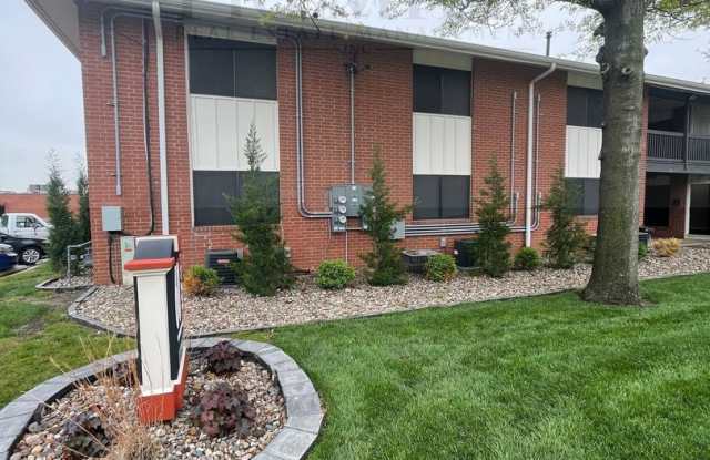 6011 Barton Dr Shawnee, KS 66203 / 1 bed / 1 bath apartment -Rent $895 - 60 West Apartments Gallery 2