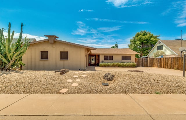8531 E BERRIDGE Lane - 8531 East Berridge Lane, Scottsdale, AZ 85250