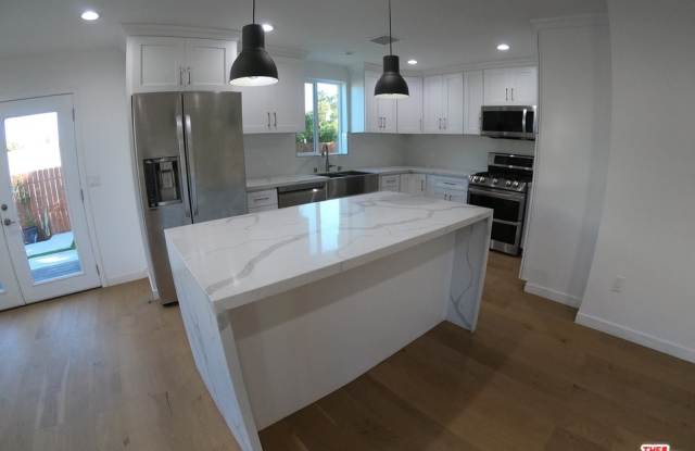 635 N Formosa Ave - 635 N Formosa Ave, Los Angeles, CA 90036