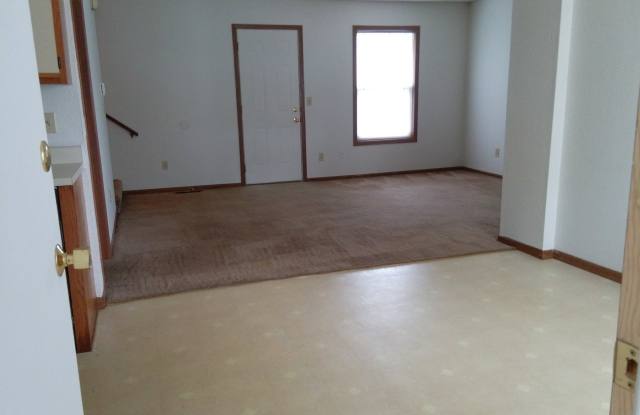 Great 2 Bed 2 Bath 1 Car Garage Split Level Duplex - 3434 East Covington Street, Springfield, MO 65804