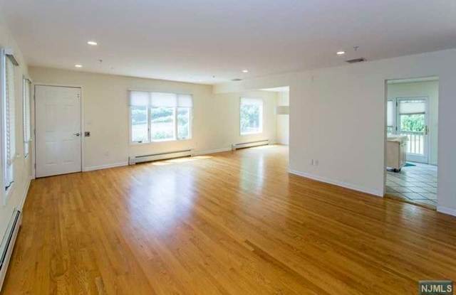 646 Teaneck Road Gallery 2