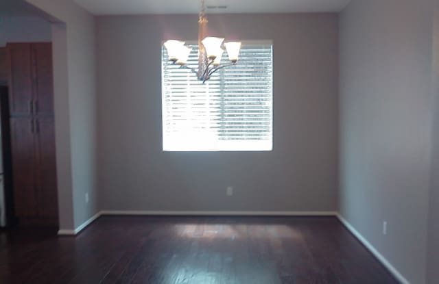 4 Bedroom, 2.5 Bath Home Gallery 4