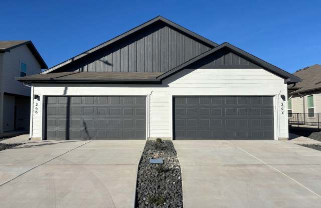 Want luxury living in the Far West ...Look no further...Amanda Park is it photos photos