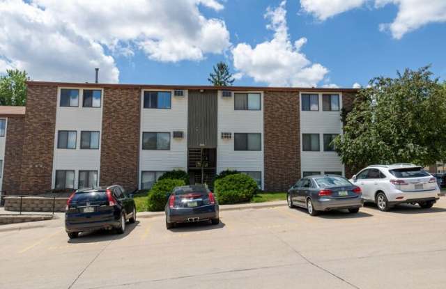 910 Benton Drive - 910 Benton Drive, Iowa City, IA 52246