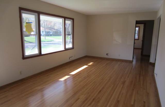 11041 Yukon St NW Gallery 3