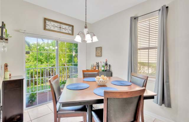 Great Townhouse in Gated Community Gallery 3