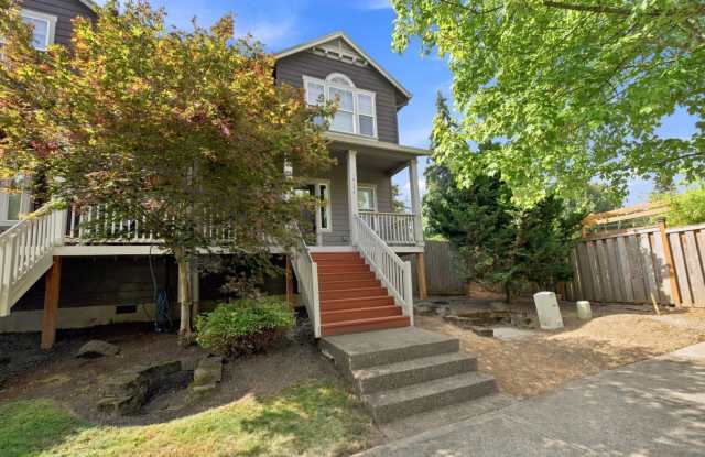 $500 off First Month!!  Beautifully Updated 4-Bedroom Oregon City Home with A/C, Fireplace & Fenced Yard! Gallery 4