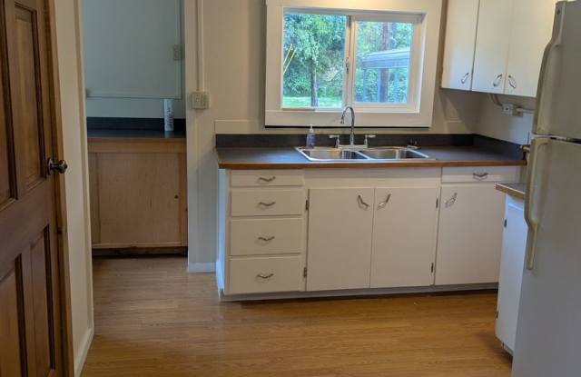 Cute 1 bedroom - 255 Southeast 2nd Street, Canyonville, OR 97417 Cute 1 bedroom - 255 Southeast 2nd Street, Canyonville, OR 97417