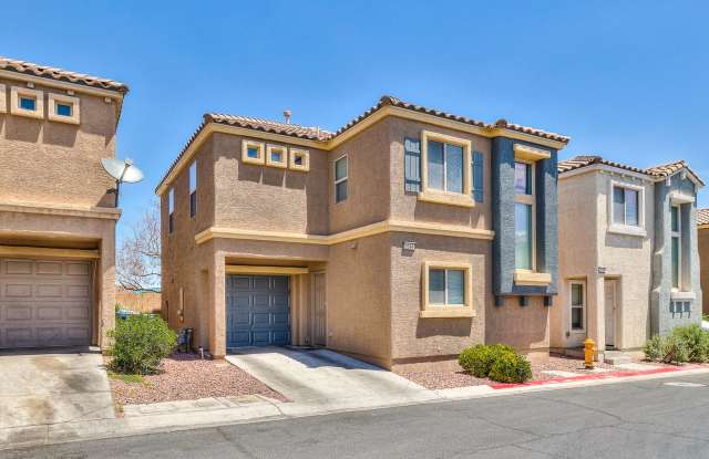 Two-Story 3-Bedroom, 2.5-Bath Home Near Nellis and Hacienda Gallery 3