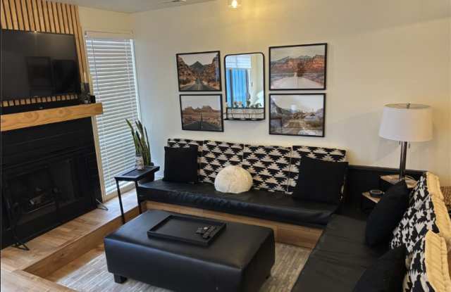 470 Woodside Ave photos photos