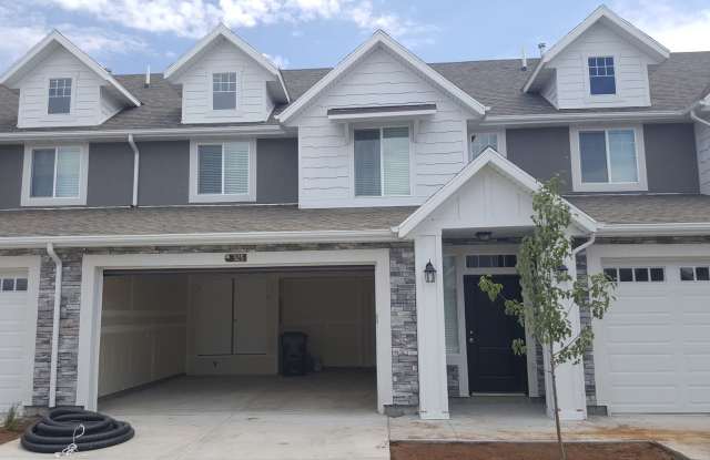 Beautiful 3 Bed/2.5 Bath Townhome in Centerville - 325 South 675 West, Centerville, UT 84014 Beautiful 3 Bed/2.5 Bath Townhome in Centerville - 325 South 675 West, Centerville, UT 84014